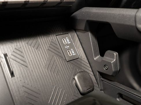 Used 2025 Toyota 4Runner TRD Off-Road image 16