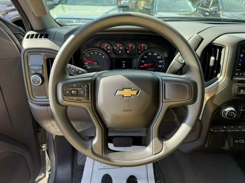 Used 2025 Chevrolet Silverado 1500 Custom image 5