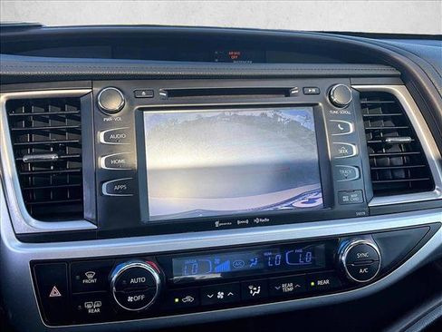 Used 2018 Toyota Highlander XLE image 22