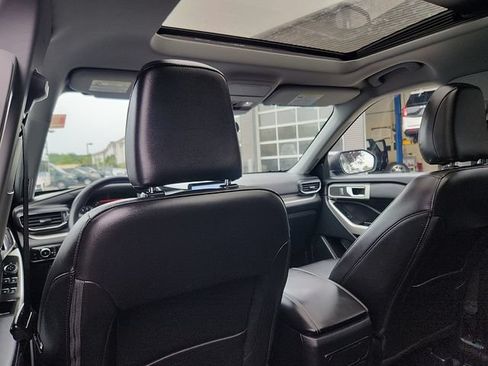 Certified 2023 Ford Explorer XLT w/ Equipment Group 202A AWD/4WD image 24