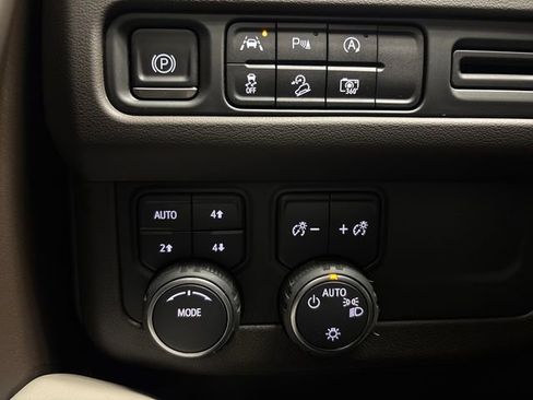 Used 2023 Chevrolet Suburban Z71 w/ Luxury Package image 61