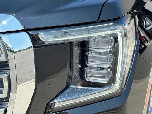 Used 2023 GMC Yukon SLT AWD/4WD image 10