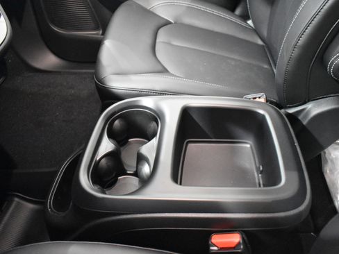 New 2026 Chrysler Pacifica Select image 22