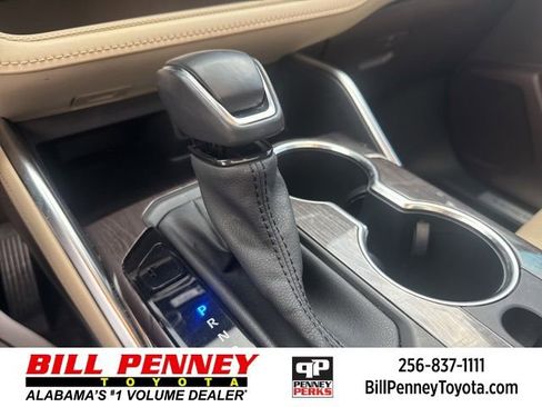 Used 2021 Toyota Highlander Limited image 31