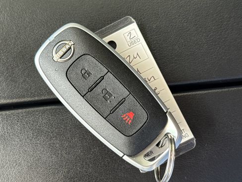 Used 2024 Nissan Rogue S AWD/4WD image 2