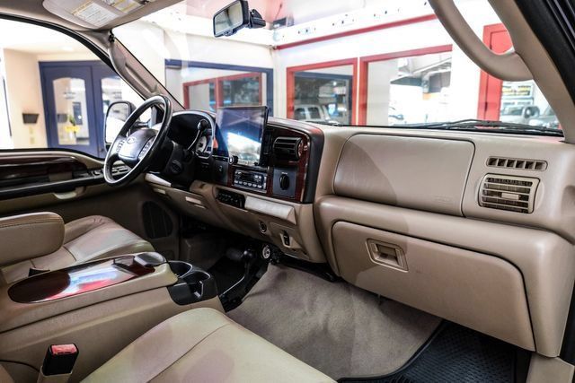 Used 2007 Ford F550 4x4 Crew Cab Super Duty image 13