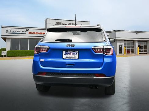 Used 2022 Jeep Compass Latitude FWD image 4