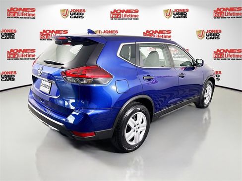Certified 2018 Nissan Rogue S image 15