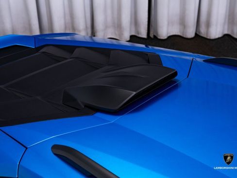 Used 2024 Lamborghini Huracan Sterrato image 4