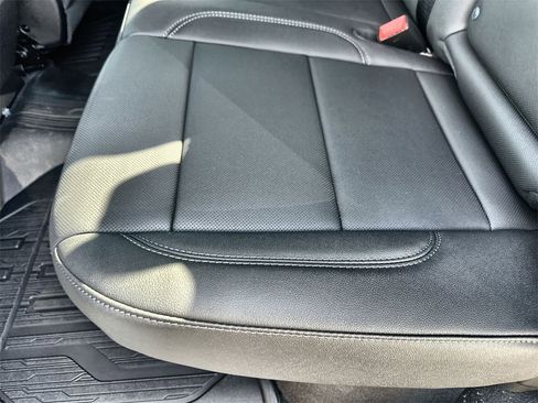 New 2026 GMC Sierra 1500 SLT image 17