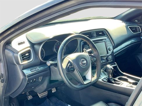 Used 2023 Nissan Maxima SR w/ Sport Mat Group image 9