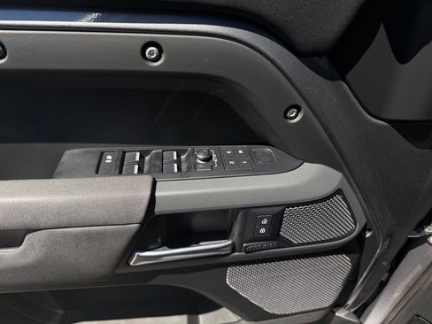 Used 2022 Land Rover Defender 110 X-Dynamic SE image 15