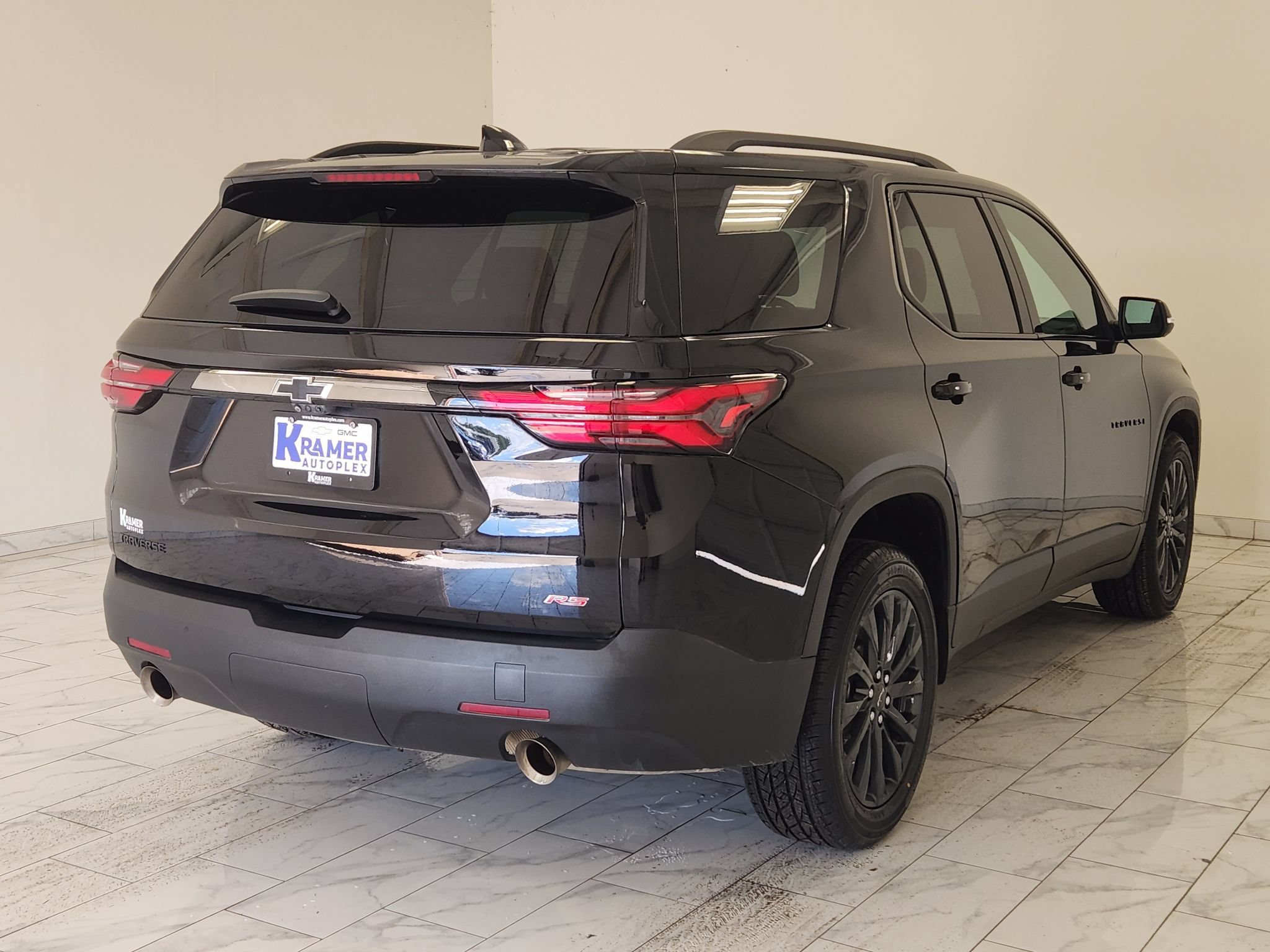 Used 2024 Chevrolet Traverse RS FWD image 5