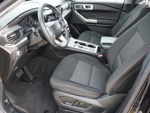 Used 2022 Ford Explorer XLT image 12