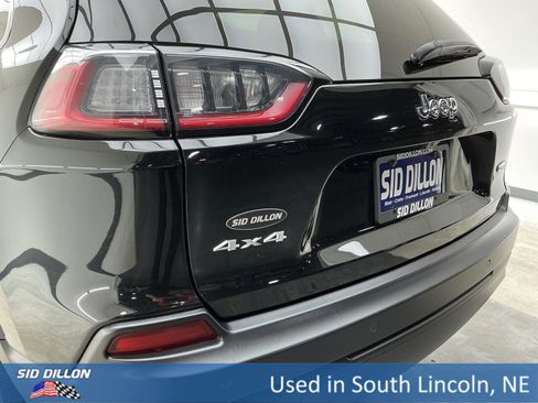 Used 2021 Jeep Cherokee Latitude Lux w/ Mopar Interior Package image 22