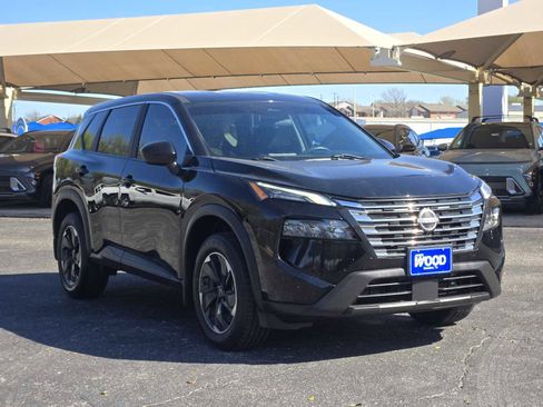 Used 2024 Nissan Rogue SV image 3