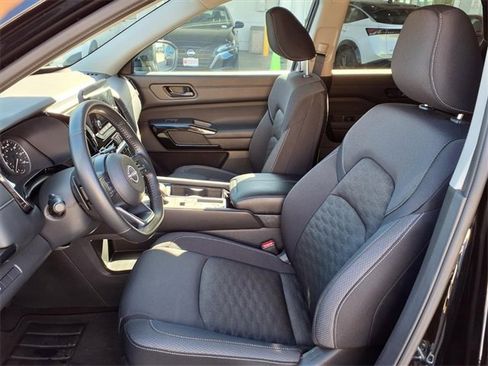 Certified 2024 Nissan Pathfinder SV image 16