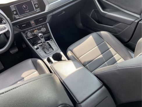 Used 2024 Volkswagen Jetta SE FWD image 18