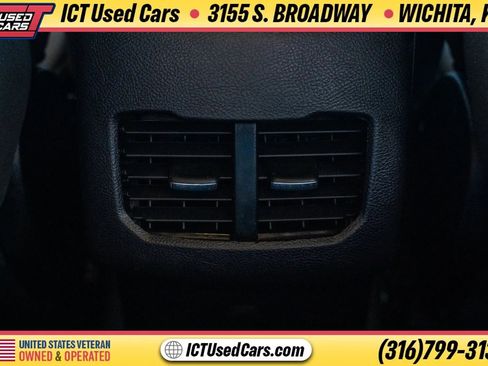 Used 2019 Ford Fusion SE FWD image 25