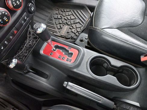 Used 2017 Jeep Wrangler Unlimited Sahara AWD/4WD image 25