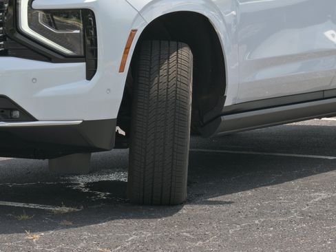 Used 2026 Chevrolet Suburban High Country AWD/4WD image 42