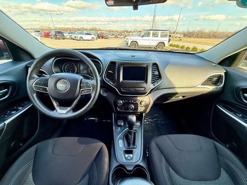 Used 2019 Jeep Cherokee Latitude w/ Popular Appearance Group AWD/4WD image 14