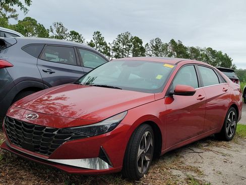 Used 2021 Hyundai Elantra Limited FWD image 2
