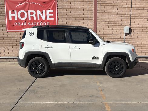 Used 2017 Jeep Renegade Trailhawk image 7
