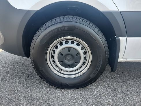 Used 2024 Mercedes-Benz Sprinter 2500 image 10