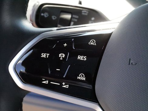 Certified 2025 Volkswagen ID. Buzz Pro S Plus AWD/4WD image 25