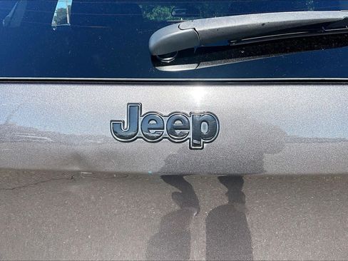 Used 2017 Jeep Cherokee Sport FWD image 30