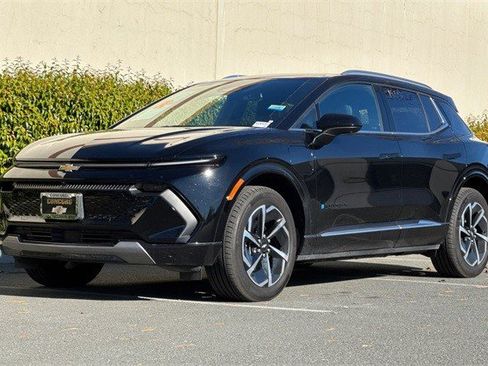 Certified 2024 Chevrolet Equinox EV LT image 6