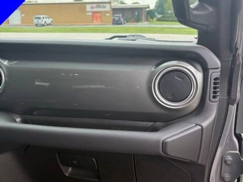 Used 2021 Jeep Wrangler Unlimited Sahara w/ Uconnect 4C Nav & Sound Group AWD/4WD image 29