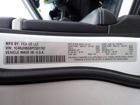 Used 2023 Jeep Grand Cherokee Limited image 18