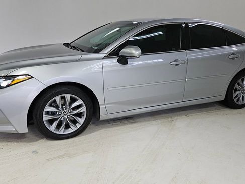 Used 2019 Toyota Avalon XLE w/ Carpet Mat Package image 3