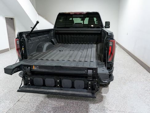 Used 2024 GMC Sierra 2500 AT4 w/ AT4 Premium Plus Package image 11