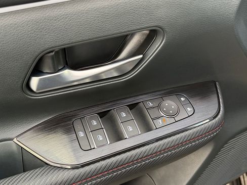 Used 2025 Nissan Kicks SR image 18