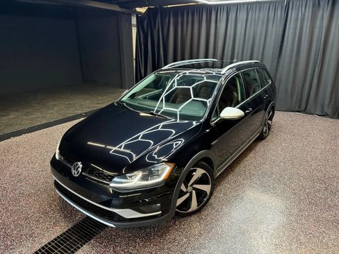 Used 2018 Volkswagen Golf Alltrack SEL AWD/4WD image 2