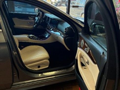 Used 2017 Mercedes-Benz E 400 4MATIC Wagon image 34