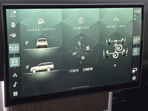 New 2025 Land Rover Range Rover SE image 31