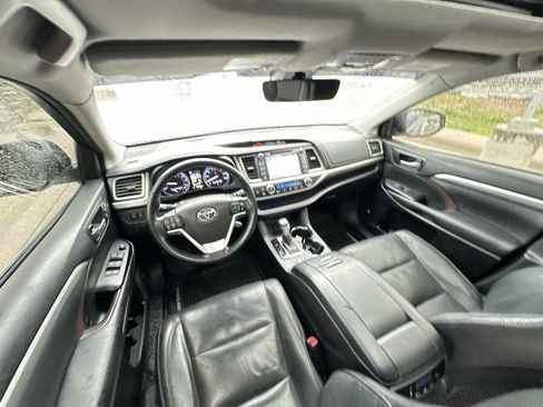 Used 2017 Toyota Highlander Limited AWD/4WD image 21