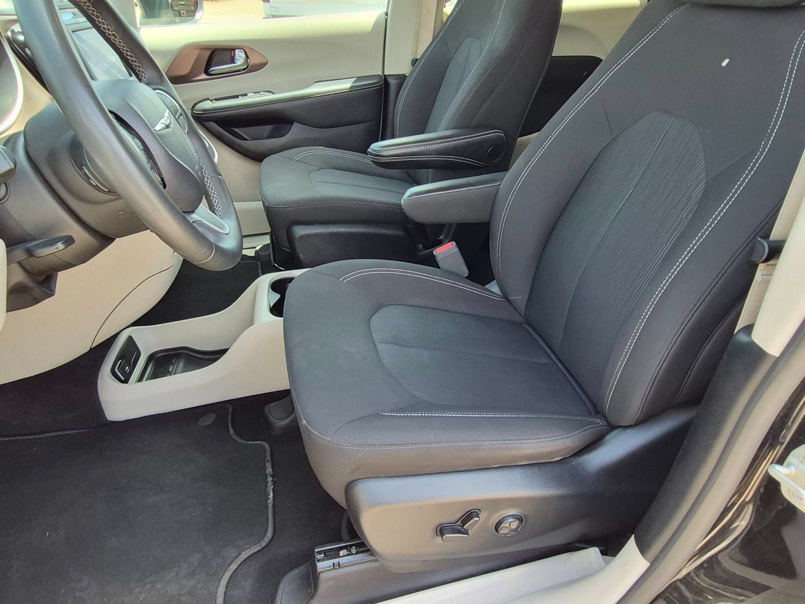 Used 2023 Chrysler Voyager LX FWD image 22