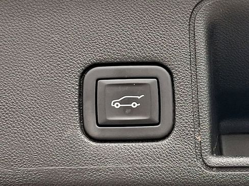 Used 2024 GMC Terrain SLT image 29