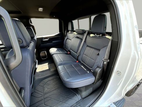 Used 2023 Chevrolet Silverado 1500 High Country w/ High Country Premium Package AWD/4WD image 23