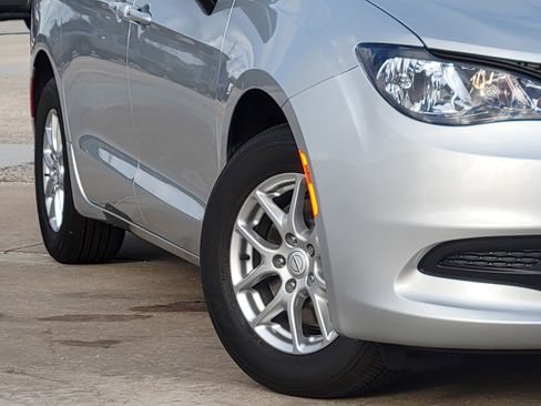 New 2026 Chrysler Voyager LX image 10