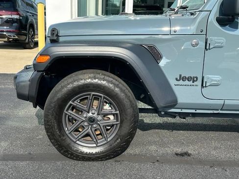 Used 2024 Jeep Wrangler Unlimited Sport AWD/4WD image 7
