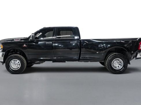 Used 2024 RAM 3500 Tradesman w/ Chrome Appearance Group AWD/4WD image 9