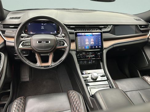 Used 2023 Jeep Grand Cherokee Summit AWD/4WD image 12