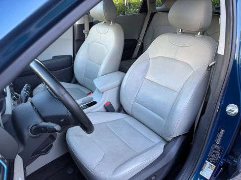 Used 2017 Kia Niro Touring FWD image 10
