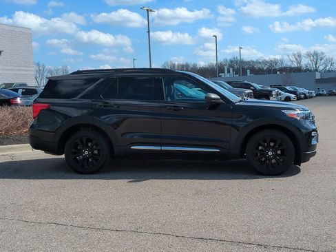 Used 2020 Ford Explorer XLT w/ Equipment Group 202A image 9
